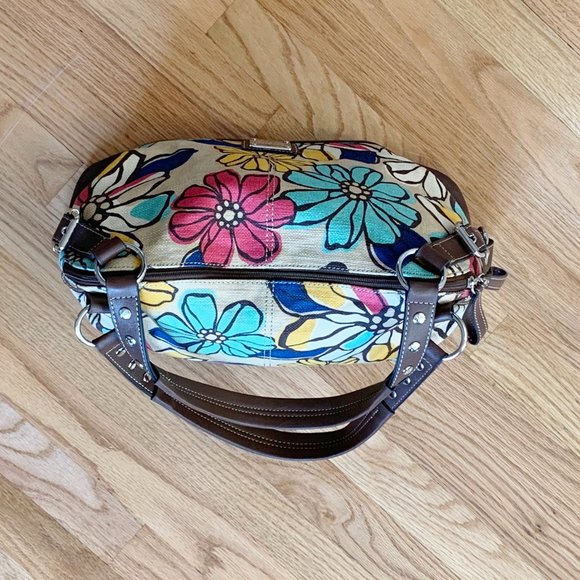 Relic Tan Floral Shoulder Bag - Picture 2 of 11